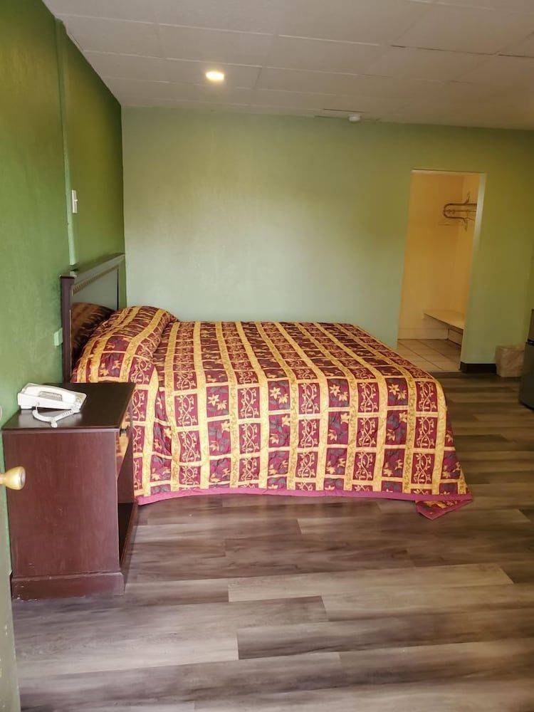 Trailway Motel - photo 10