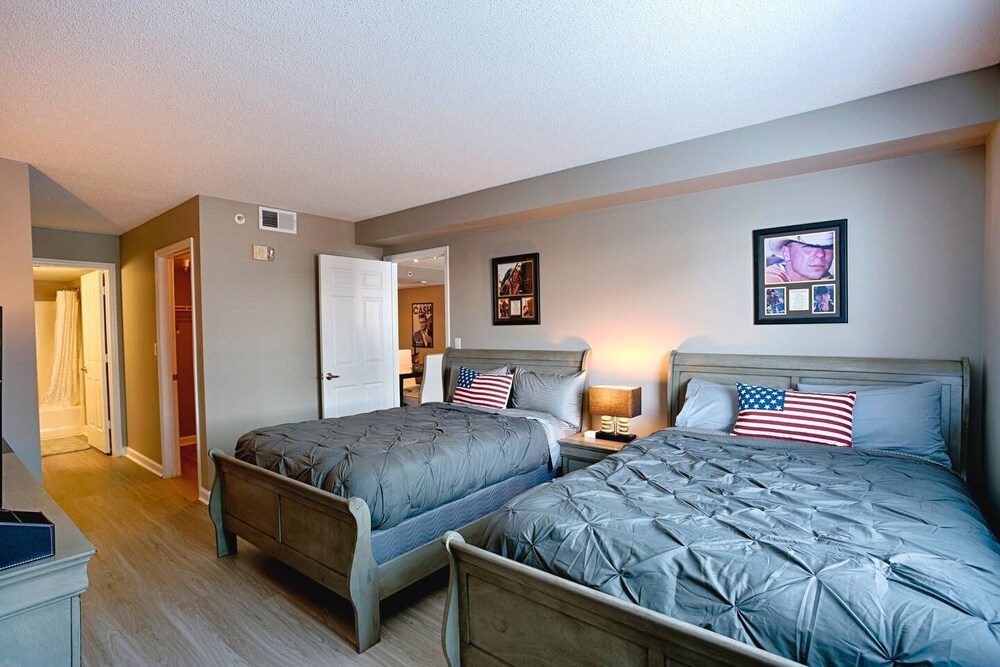 Skyline Suite with Penthouse & Rooftop Deck 6BR by Maddox Hotel - photo 22