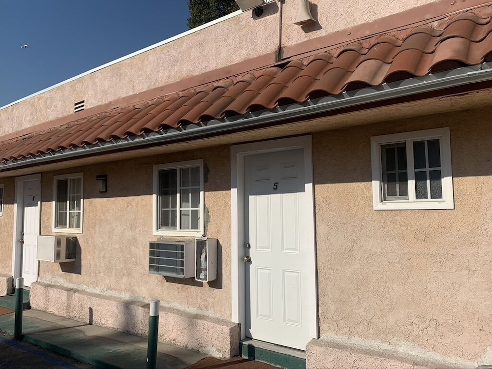 Carlton Motel - photo 21