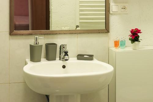 Cozy Apt near Vake Park By Wehost