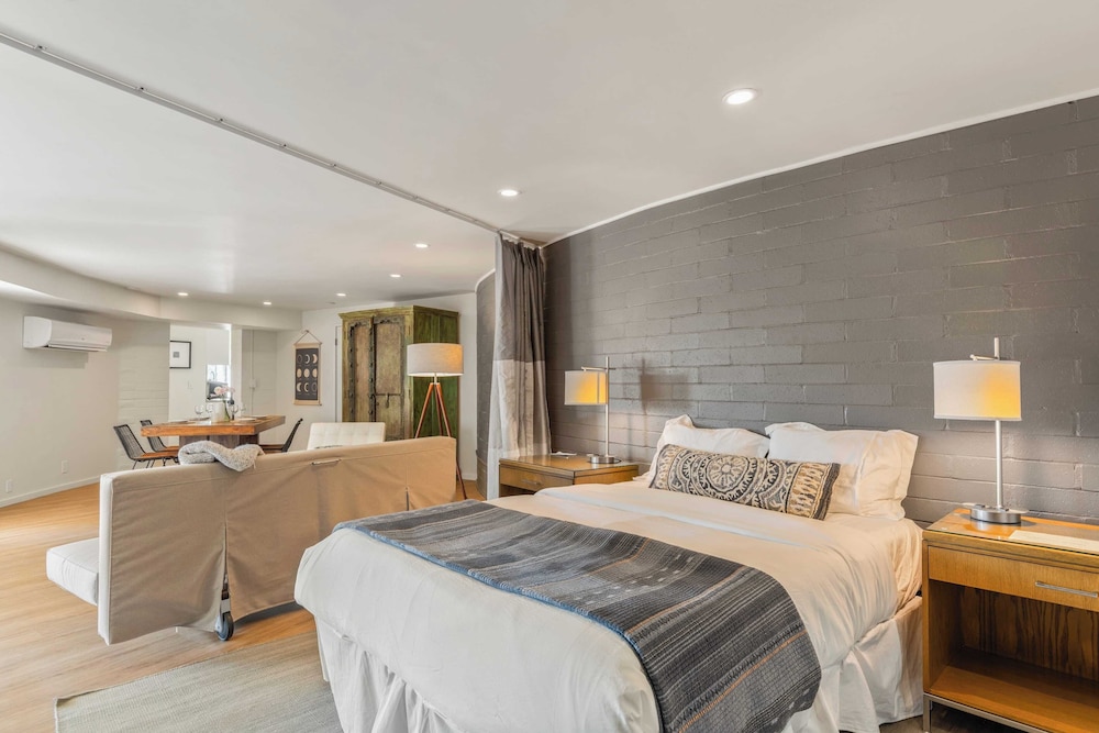 Malibu Hills Studio w Mountain Views Near Beaches Cielo Nook by Avantstay in Malibu, United States