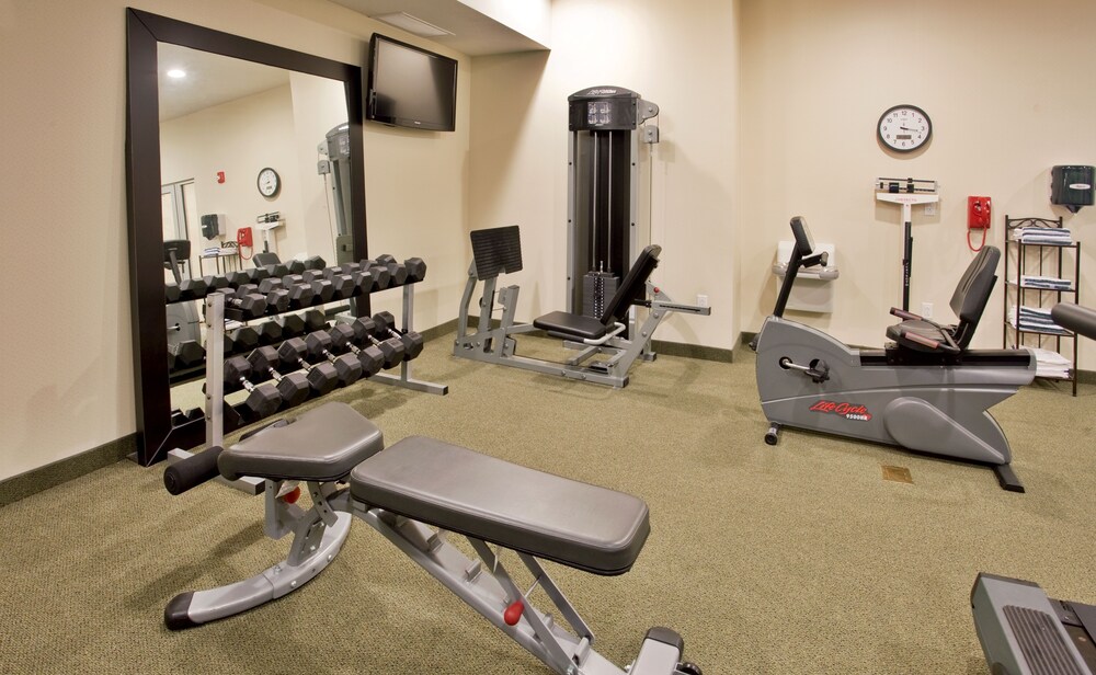 Holiday Inn Express & Suites Topeka North by IHG - photo 12