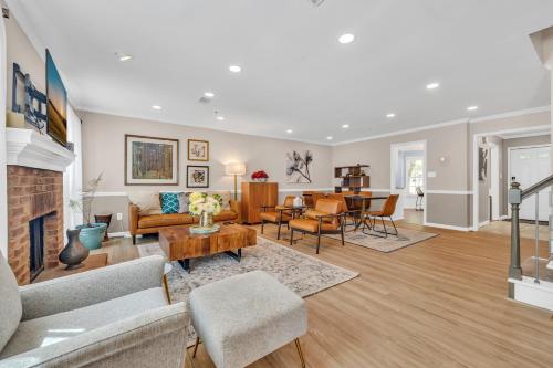 Lavish Abode Newly Renovated and Decorated in Marietta, United States