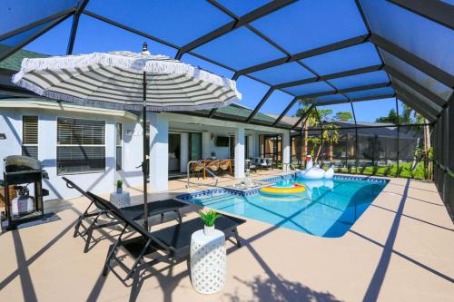 Sunny Naples 3BR Retreat with Solar Heated Pool and BBQ in Naples, United States