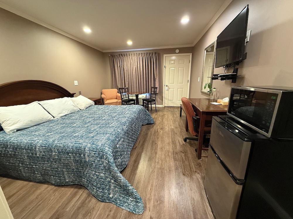 Heidi's Inn - photo 26