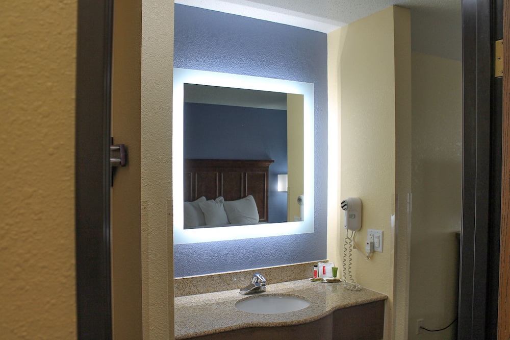 Days Inn by Wyndham Batavia Ohio - photo 12