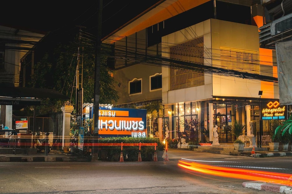 Waen Petch Place — hotel in Warin Chamrap