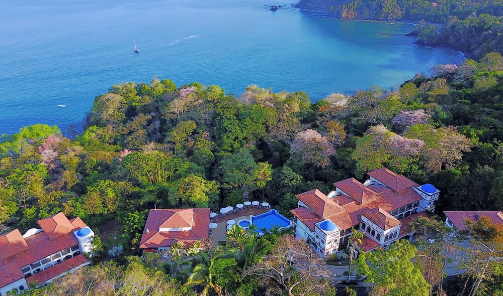 Shana by the Beach Residence & Spa