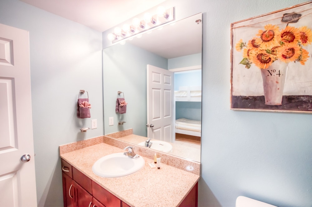 Laketown Wharf Resort by Aneliya's Rentals - photo 747