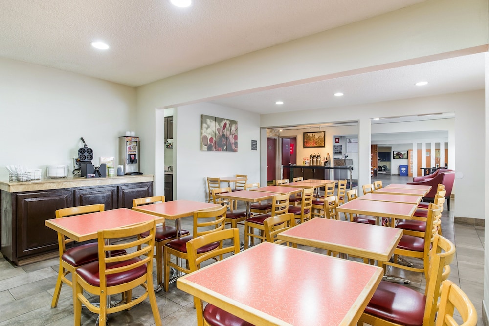 Red Roof Inn Albuquerque Midtown - photo 28