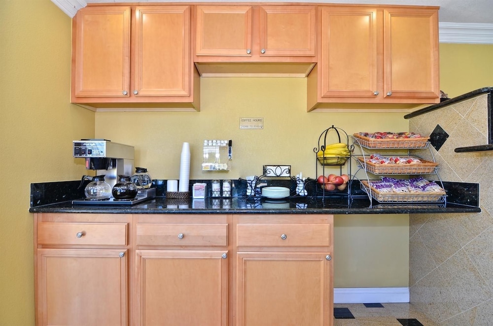 Oasis Inn Sacramento Elk Grove - photo 17