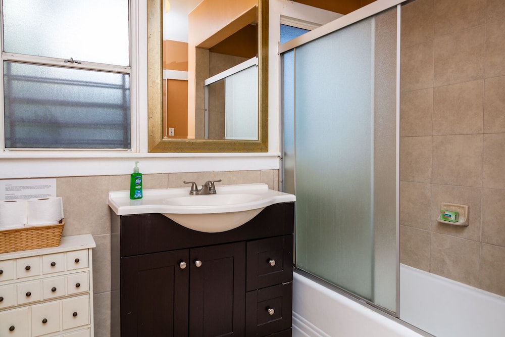 Hollywood Hills Suites - photo 17