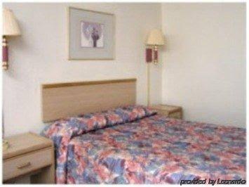 Goodnite Inn and Suites - photo 8