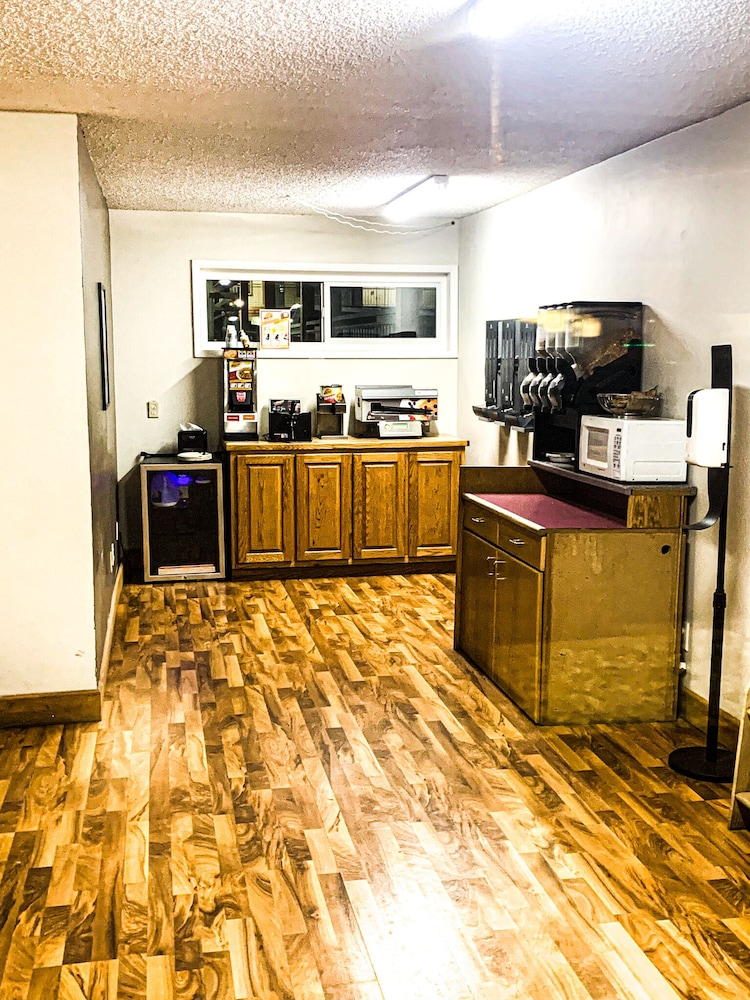 Econo Lodge Inn & Suites Winnemucca - photo 16