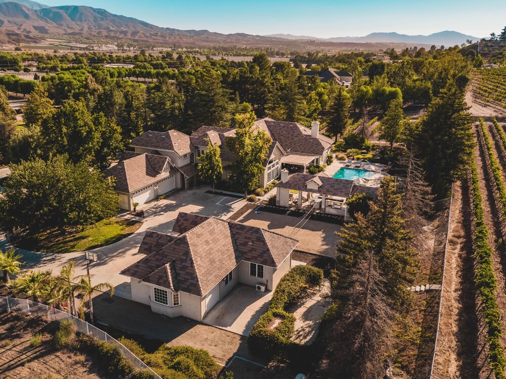 La Barrique by AvantStay Sleeps 22 14 Acre Estate Secluded in Wine Country - photo 22