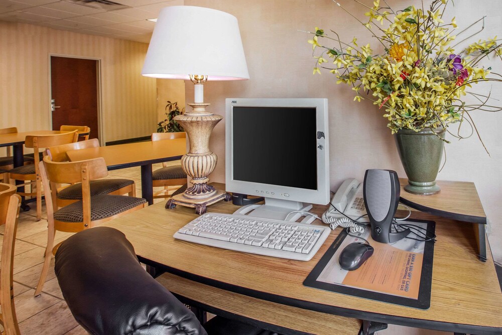 Econo Lodge Valdosta - photo 43