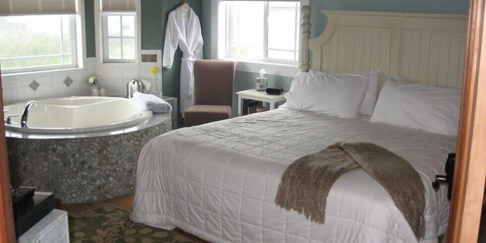 The Collins Inn and Seaside Cottages - photo 25