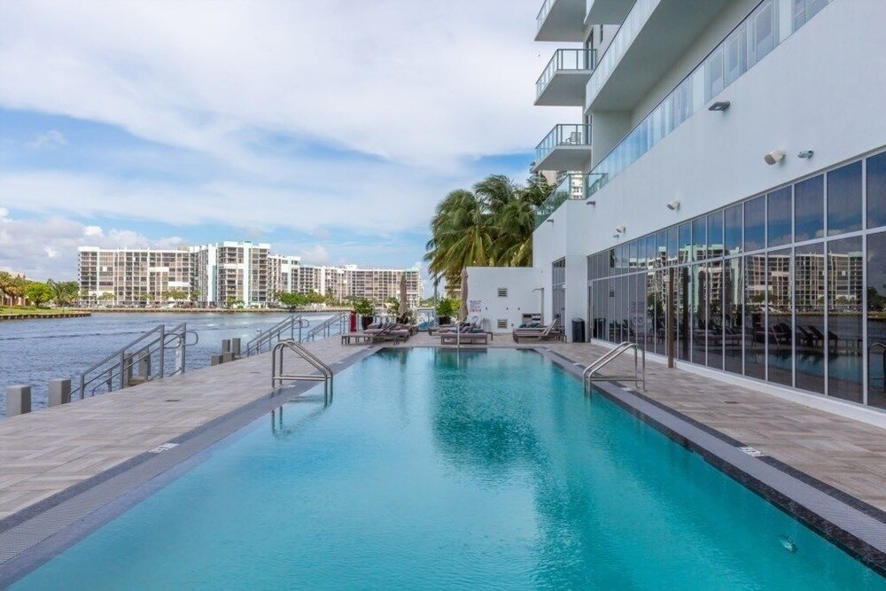 Hyde Beach House Luxury resort 3 Bedroom Condo by RedAwning - photo 21