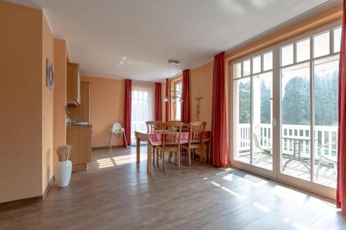 Villa Senta Apartment 8 — 4-Star Luxury Hotel in Ostseebad Kuehlungsborn, Germany
