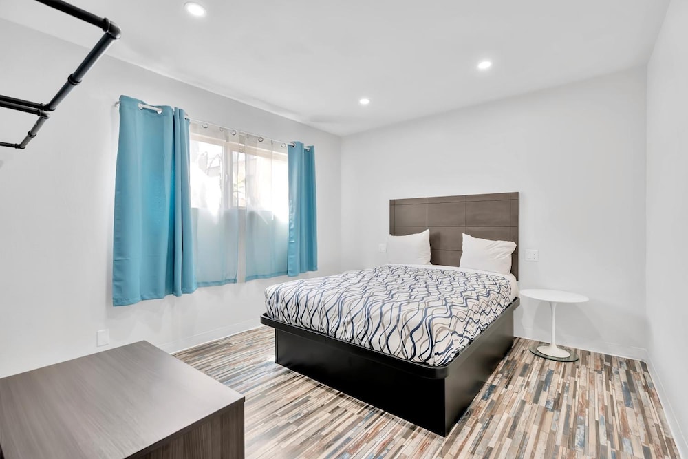 Tradewinds Motel - photo 15
