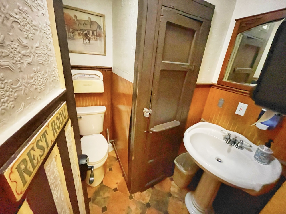 Alaskan Hotel and Bar - photo 76