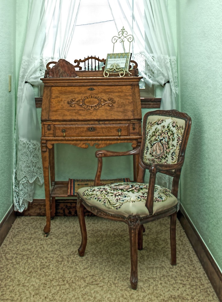 Yellow Rose Inn - photo 16