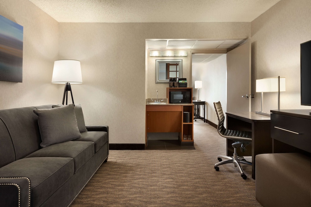 Embassy Suites by Hilton Oklahoma City Will Rogers Airport - photo 12