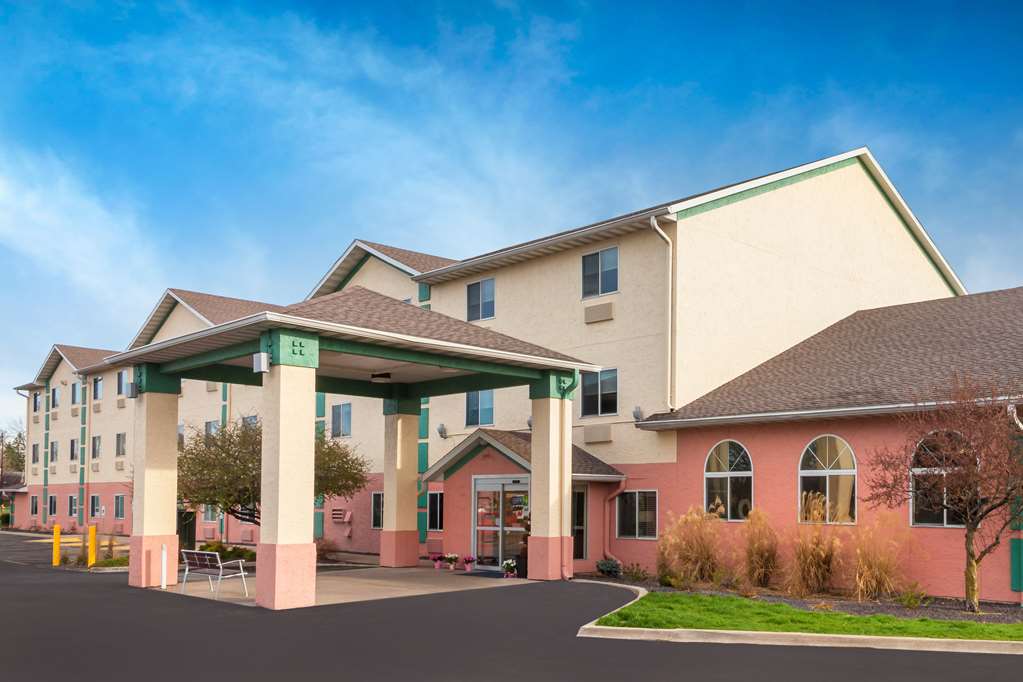 Baymont by Wyndham Galesburg - featured photo