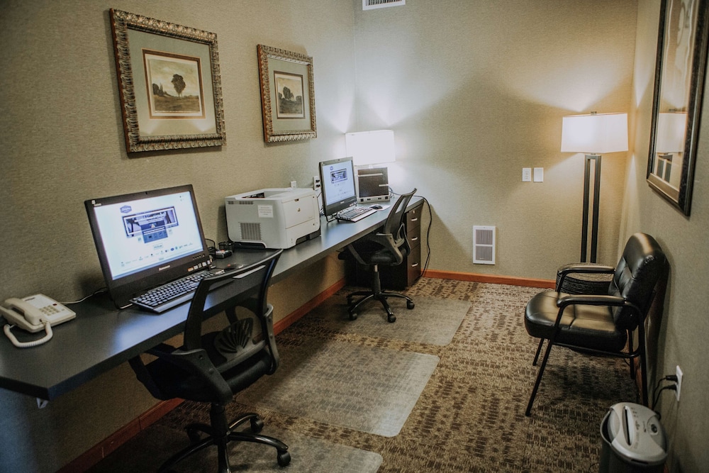 Hampton Inn Mitchell - photo 24
