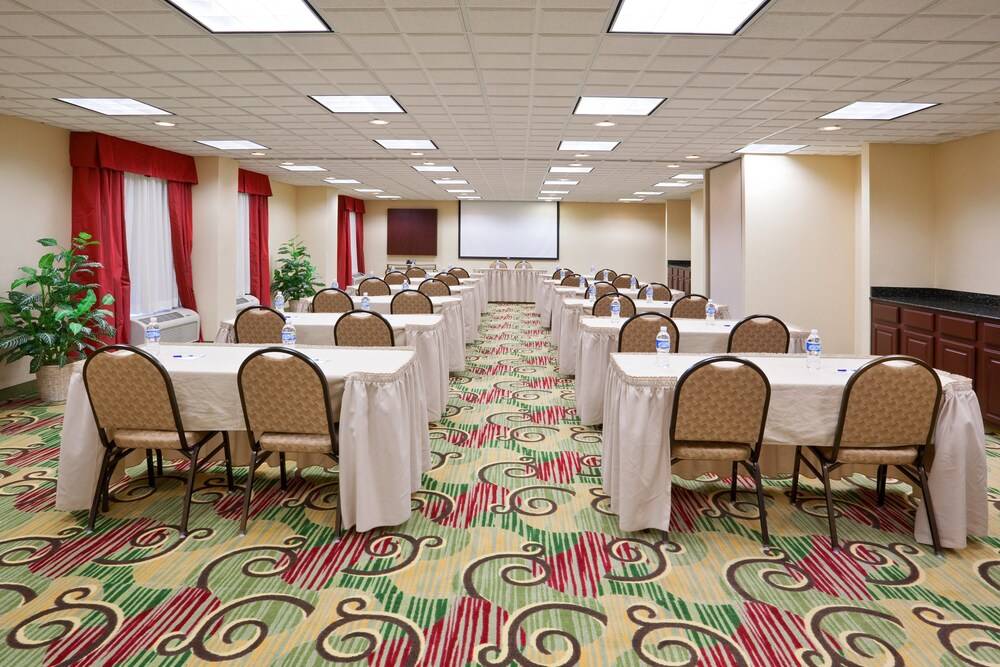 Holiday Inn Express Hotel & Suites Cleveland Streetsboro by IHG - photo 23