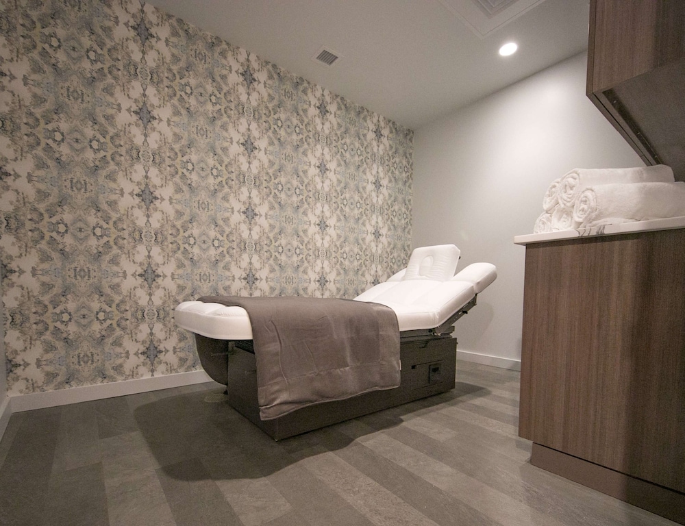 Embassy Suites by Hilton Virginia Beach Oceanfront Resort - photo 60