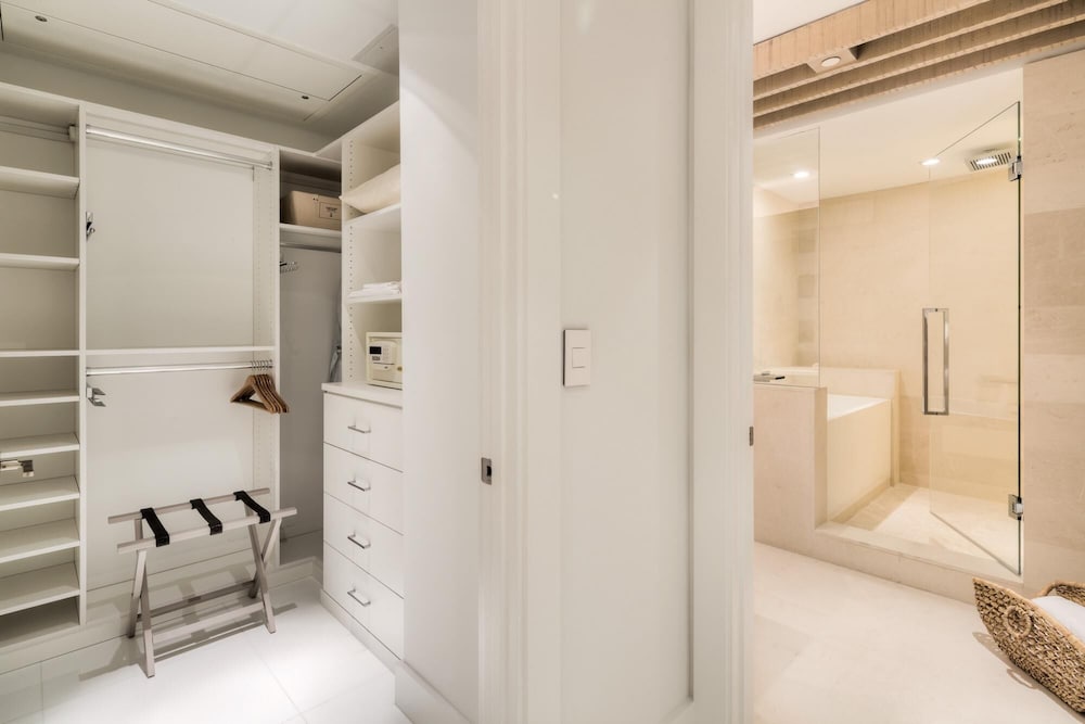 Ultra Luxe Direct Ocean Penthouse at 1 Hotel - photo 2
