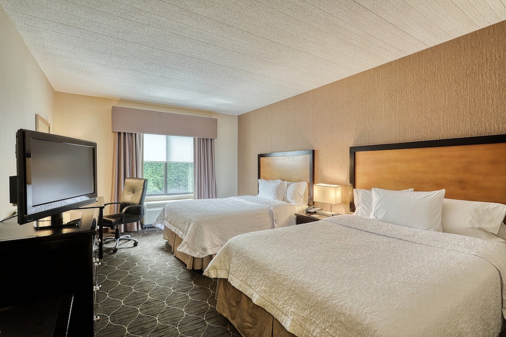 Hampton Inn & Suites Parsippany North - photo 8