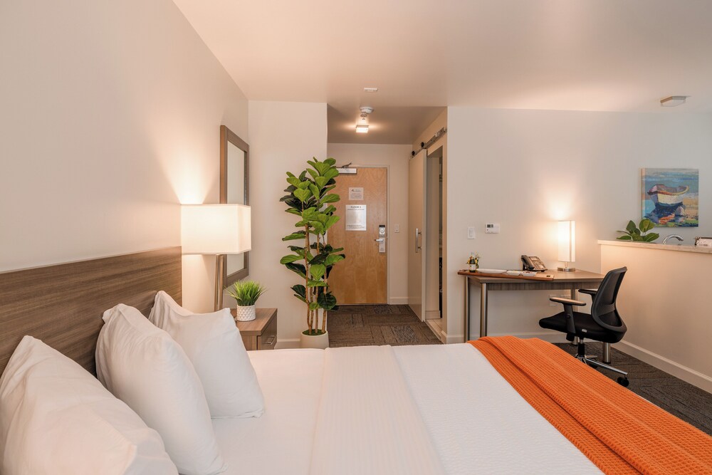 Inn At Moss Landing Point - photo 34