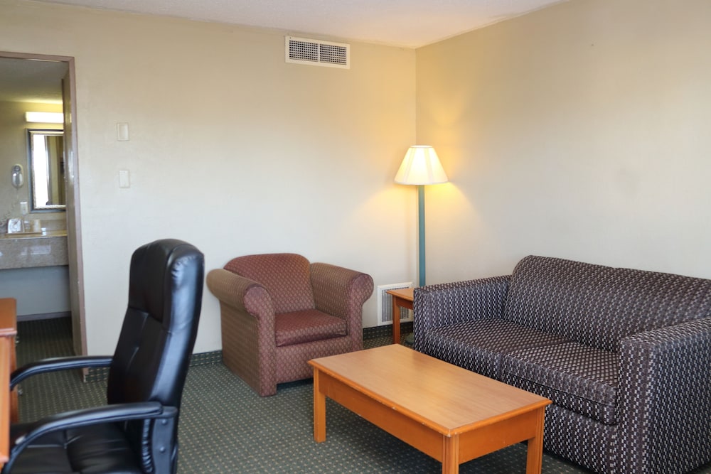 Continental Inn & Suites Nacogdoches TX SFA University Downtown - photo 38