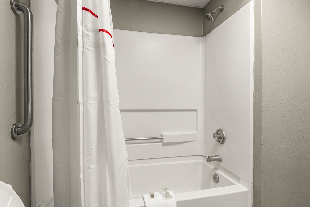 Red Roof Inn Washington NC - photo 27