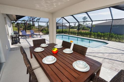 New Build Pool Home With Modern Design and Open Floor Plan in Cape Coral — 4-Star Luxury Hotel in North Fort Myers, United States