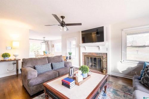 Southern Charm l 5BR l Sleeps 14 l A Location - photo 18