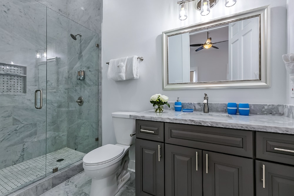Newly Renovated 4BD Penthouse - photo 15