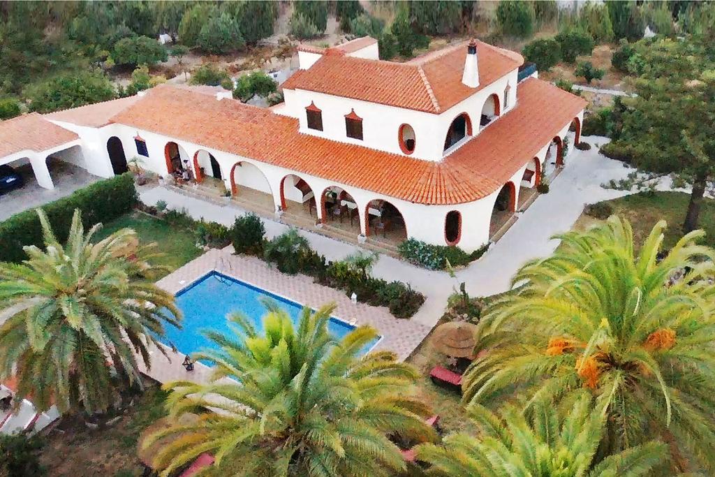 Villa Paraiso Naturism Optional Adults Only — 4-Star Luxury Hotel in Porches, Portugal