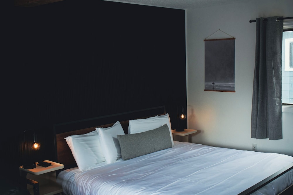 Spindrift Inn - photo 7