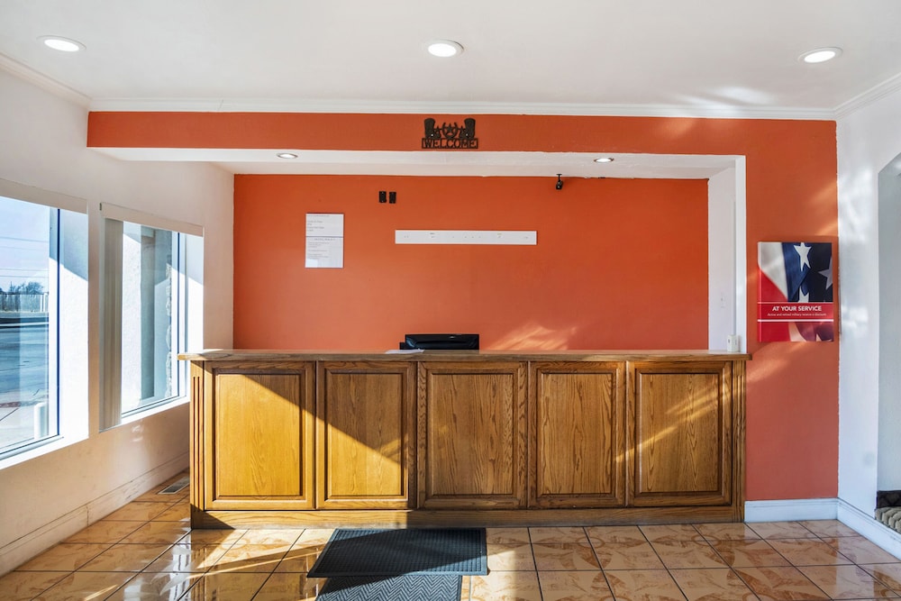 OYO Townhouse Dodge City KS - photo 3