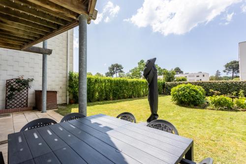Reve de Bisca Appartement Spacieux Climatise Avec Jardin Privatif Piscine Et Parking Prives — 4-Star Luxury Hotel in Biscarrosse, France