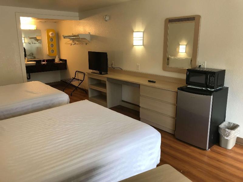 Travelodge by Wyndham Fayetteville - photo 62