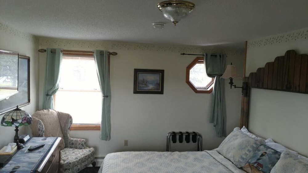 Midway Lodging - photo 13