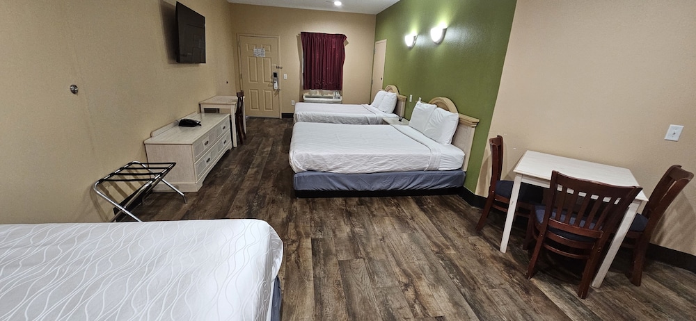 Weston Inn & Suites - photo 21
