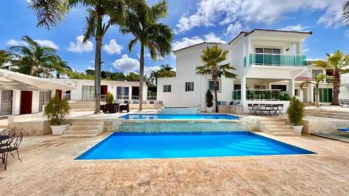 Exclusive Paradise Palms Villa — 4-Star Luxury Hotel in Sosua, Dominican Republic