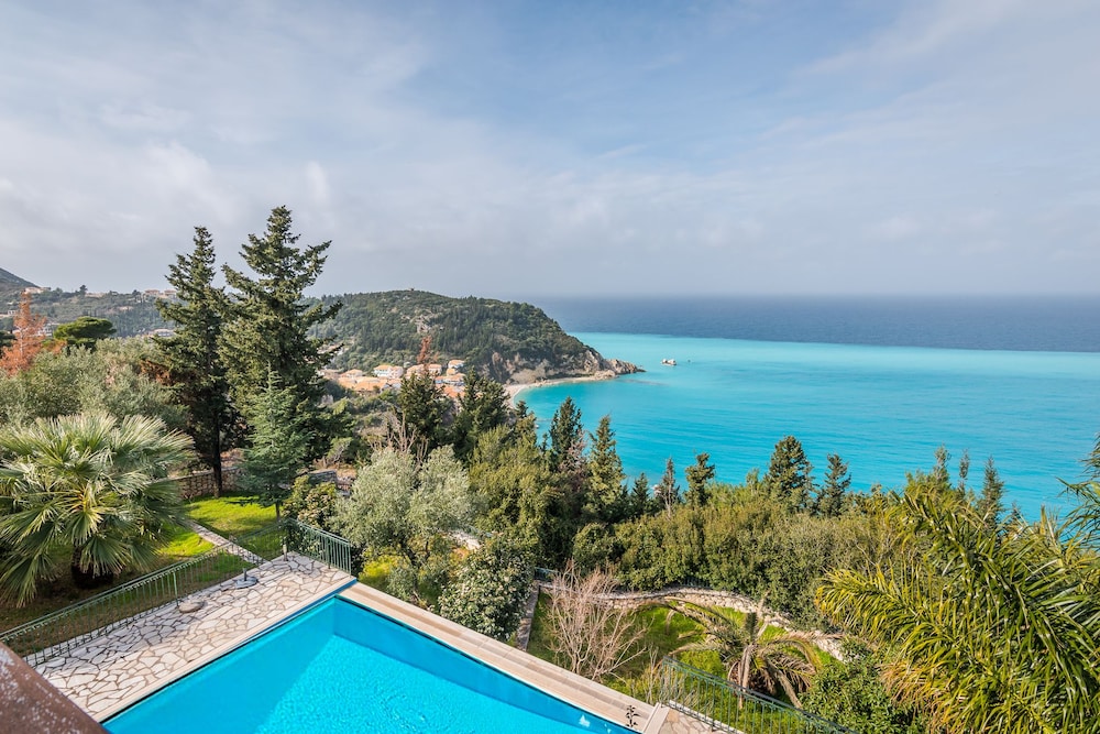 Villa Niriis — 4-Star Luxury Hotel in Lefkada, Greece