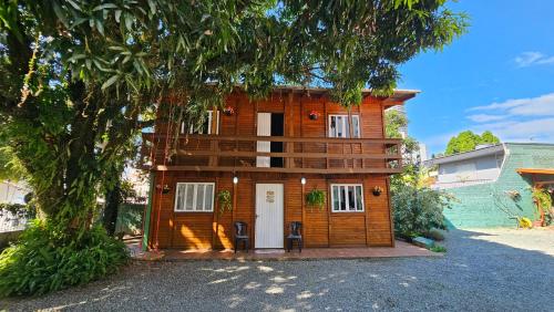 Residencial Recanto Paraíso BC Chalé da Árvore in Balneario Camboriu, Brasil