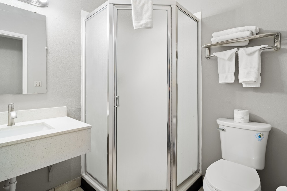 Travelers Inn Medford - photo 11